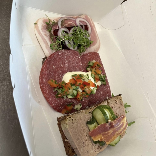 Smørrebrød bestilt som mad ud af huset fra Trines Kitchen ved Ellinge Forsamlingshus