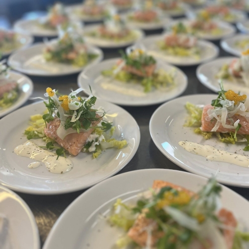 Anretninger af fisk serveret som en del af catering ved fødselsdag i Ellinge forsamlingshus, mellem Odense og Nyborg