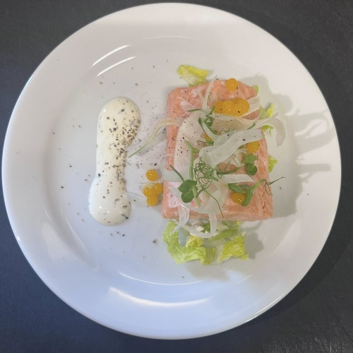 Anretning af fisk serveret som en del af catering ved fødselsdag i Ellinge