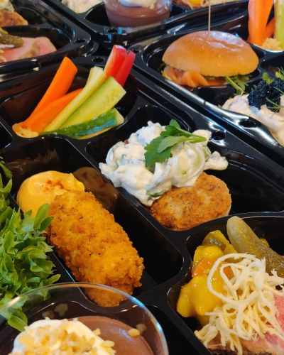 Lækre anretninger bestilt som mad ud af huset ved Trines-Kitchen i Ellinge