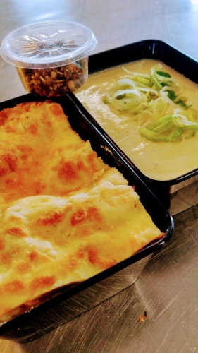 Lasagne og rodfrugtssuppe, bestilt som mad ud af huset ved Ellinge, nær Langeskov og Ullerslev