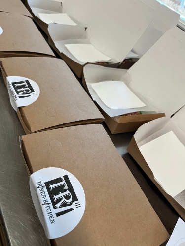 Lækker smørrebrød pakket – bestilt som mad ud af huset fra Trines-Kitchen i Ellinge, nær Ullerslev og Langeskov